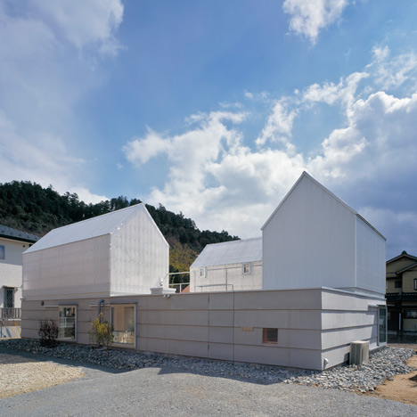 House in Yamasaki by Tato Architects
