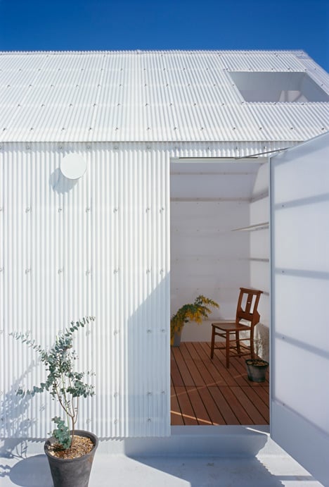 House in Yamasaki by Tato Architects