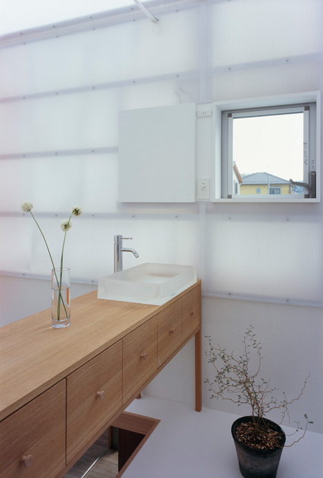 House in Yamasaki by Tato Architects
