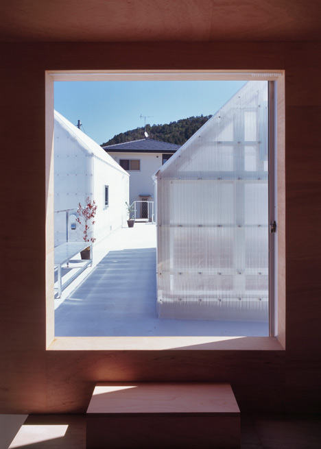 House in Yamasaki by Tato Architects
