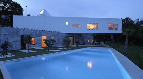 Nest and Cave House by Idis Turato Nest and Cave House by Idis Turato