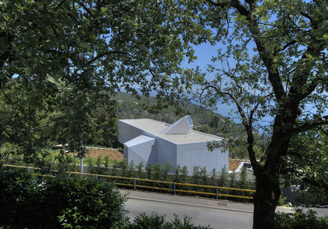 Nest and Cave House by Idis Turato Nest and Cave House by Idis Turato