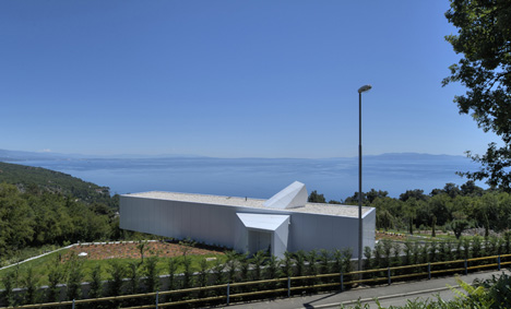 Nest and Cave House by Idis Turato Nest and Cave House by Idis Turato