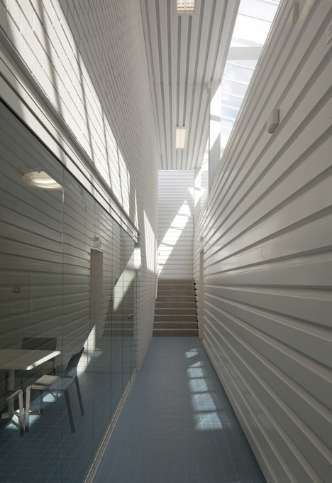 Gym Hall Nieuw Welgelegen by NL Architects