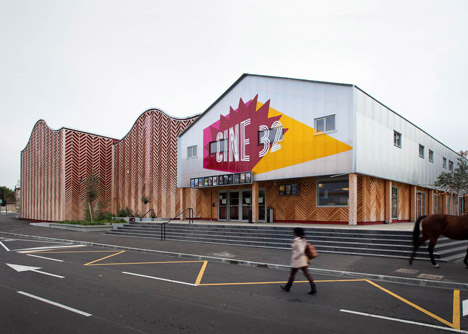 Cine 32 by Encore Heureux Cine 32 by Encore Heureux