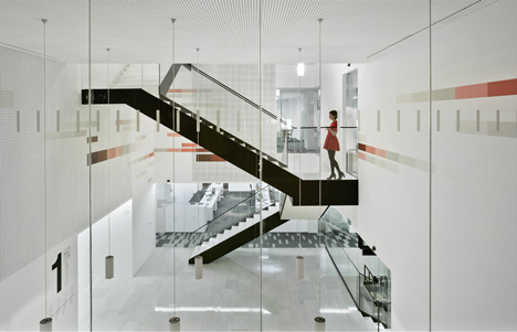Confederation of Employers of Albacete Headquarters by Cor and Associados Confederation of Employers of Albacete Headquarters by Cor and Associados