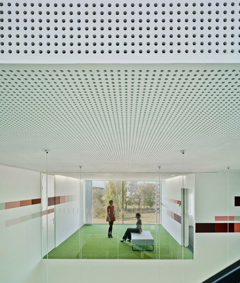 Confederation of Employers of Albacete Headquarters by Cor and Associados Confederation of Employers of Albacete Headquarters by Cor and Associados