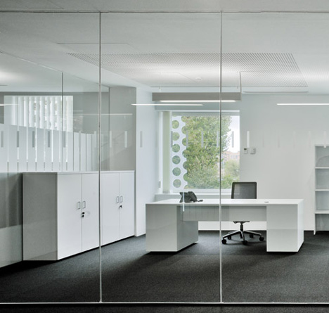 Confederation of Employers of Albacete Headquarters by Cor and Associados Confederation of Employers of Albacete Headquarters by Cor and Associados