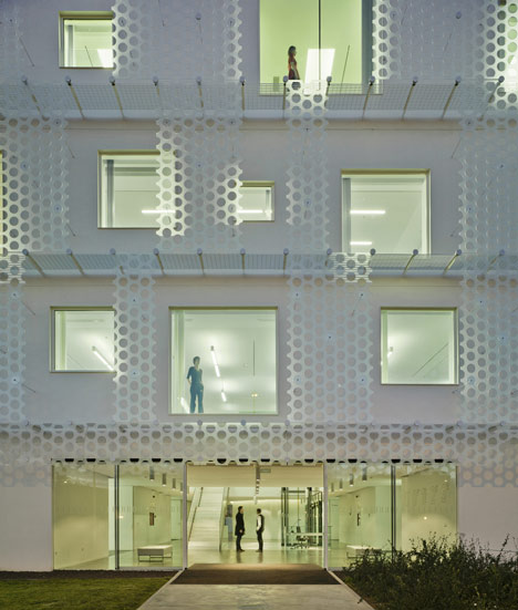 Confederation of Employers of Albacete Headquarters by Cor and Associados Confederation of Employers of Albacete Headquarters by Cor and Associados