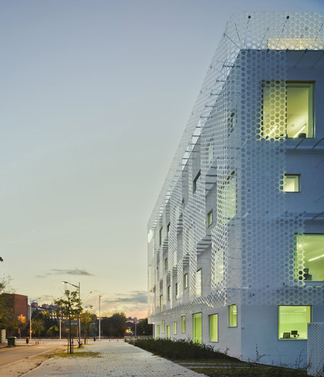 Confederation of Employers of Albacete Headquarters by Cor and Associados Confederation of Employers of Albacete Headquarters by Cor and Associados