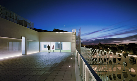 Confederation of Employers of Albacete Headquarters by Cor and Associados Confederation of Employers of Albacete Headquarters by Cor and Associados