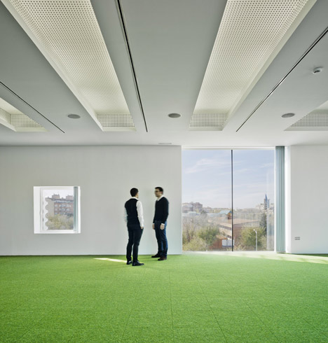 Confederation of Employers of Albacete Headquarters by Cor and Associados Confederation of Employers of Albacete Headquarters by Cor and Associados
