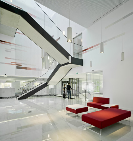 Confederation of Employers of Albacete Headquarters by Cor and Associados Confederation of Employers of Albacete Headquarters by Cor and Associados