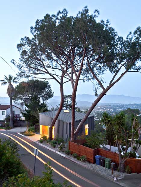 BIG small House by Anonymous Architects