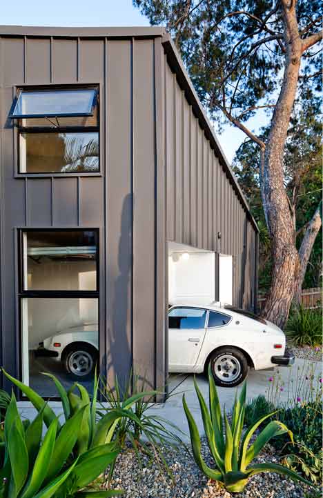 BIG small House by Anonymous Architects