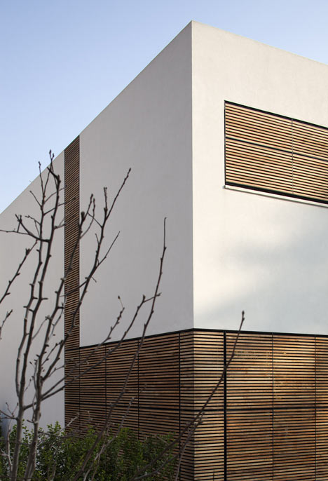 Kfar Shmaryahu House by Pitsou Kedem