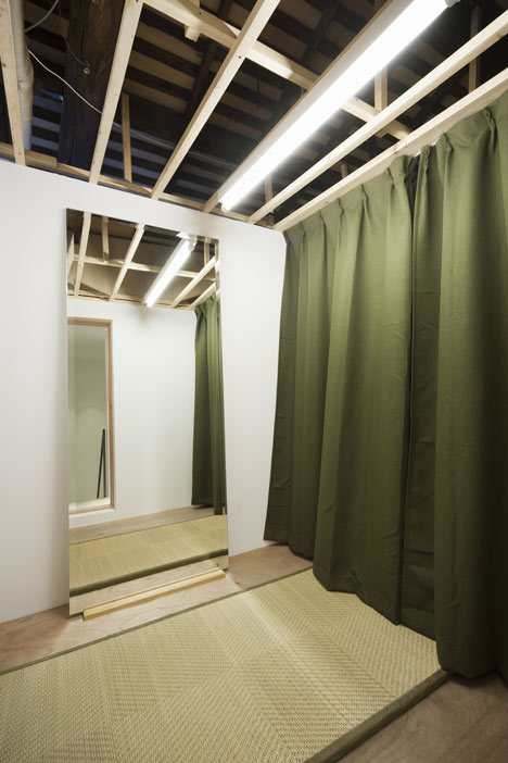 OtsukaGofukuten kimono store by Yusuke Seki OtsukaGofukuten kimono store by Yusuke Seki