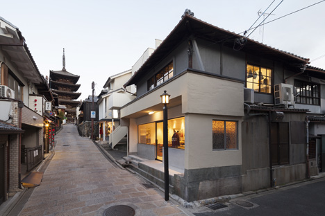 OtsukaGofukuten kimono store by Yusuke Seki OtsukaGofukuten kimono store by Yusuke Seki