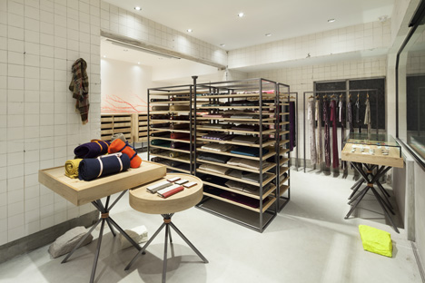 OtsukaGofukuten kimono store by Yusuke Seki OtsukaGofukuten kimono store by Yusuke Seki
