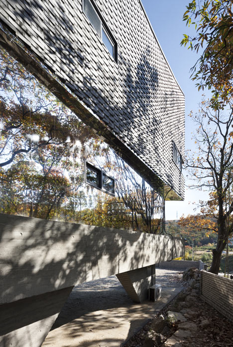 The Curving House by JOHO Architecture