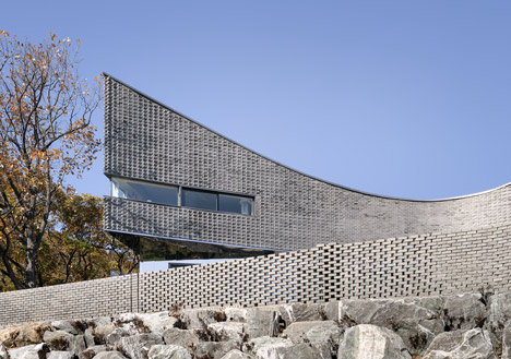 The Curving House by JOHO Architecture