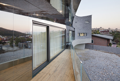 The Curving House by JOHO Architecture