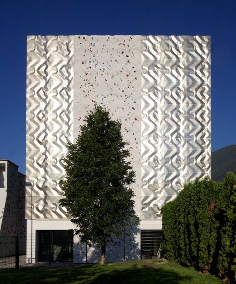 Vertikale Kletterhalle Brixen by Lanz + Mutschlechner and Wolfgang Meraner Vertikale Kletterhalle Brixen by Lanz + Mutschlechner and Wolfgang Meraner