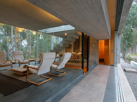 Omnibus House by Gubbins Arquitectos