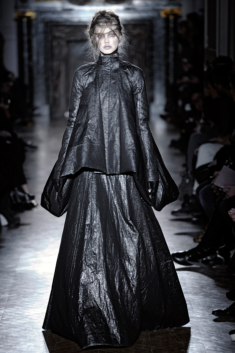 Autumn Winter 2013 collection by Gareth Pugh Autumn Winter 2013 collection by Gareth Pugh