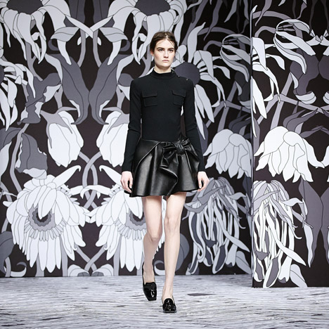 Viktor & Rolf Autumn Winter 2013 scenography by Studio Job Viktor & Rolf Autumn Winter 2013 scenography by Studio Job