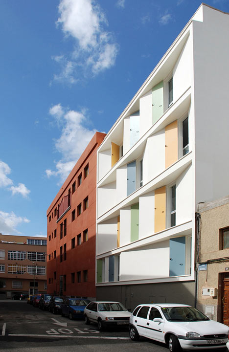 Eight Inscribed Houses and Three Courtyards by Romera y Ruiz Arquitectos