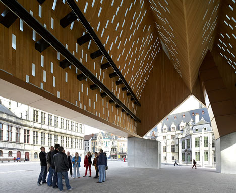 Market Hall by Robbrecht en Daem and Marie-José Van Hee