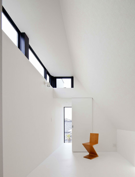ST-House by PANDA