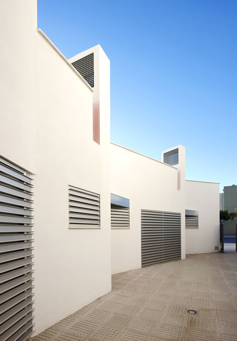 14 Official Proteccion Housing in Ibiza by Castell-Pons Arquitectes