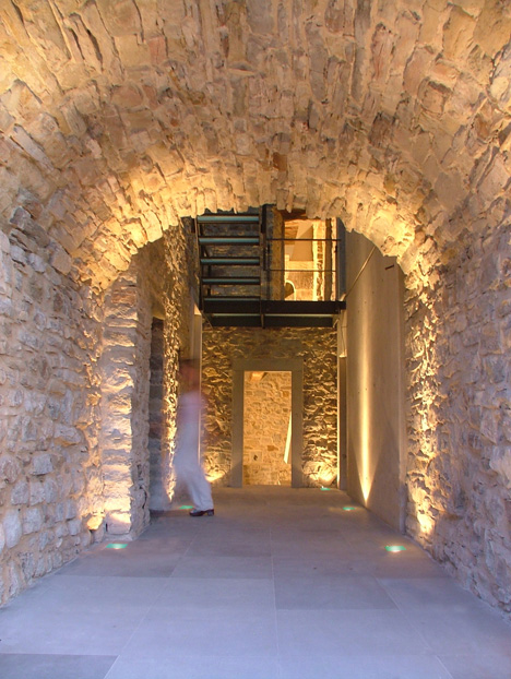 Torre di Moravola by Christopher Chong