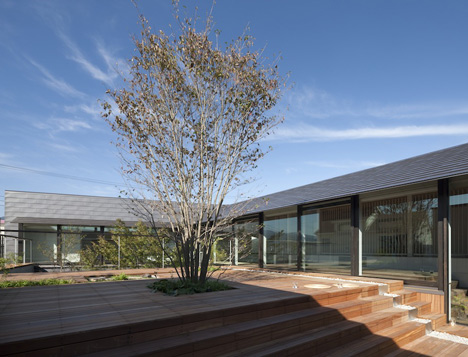 Lifted-garden House by acaa
