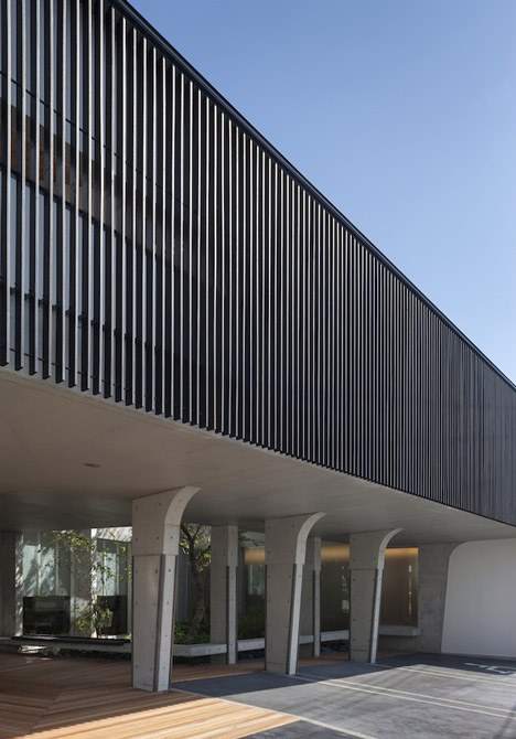 Lifted-garden House by acaa