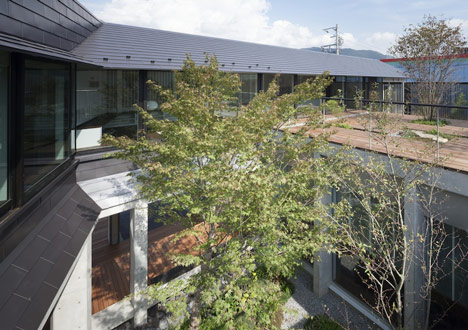 Lifted-garden House by acaa