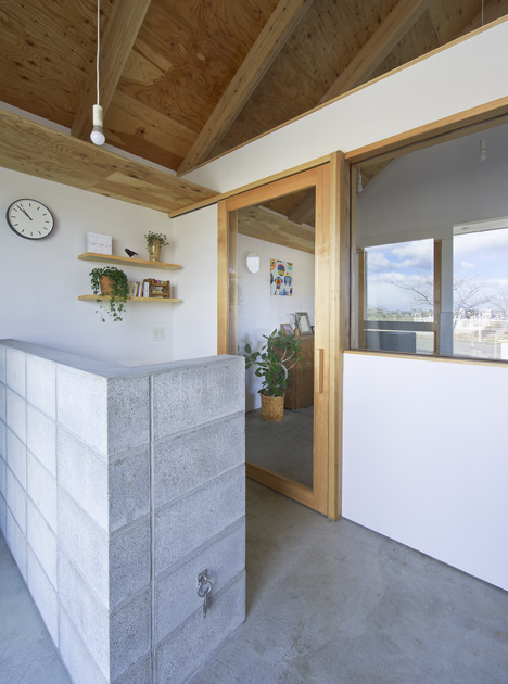 Dog Salon by Horibe Associates
