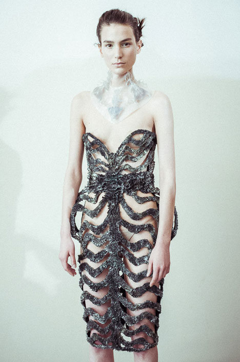 dezeen_Magnetic grown dresses by Iris van Herpen and Jolan van der Wiel_6