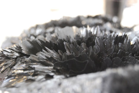 Magnetic grown dresses by Iris van Herpen and Jolan van der Wiel
