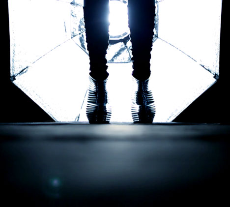 dezeen_Making of Zaha Hadids NOVA shoes for United Nude_4