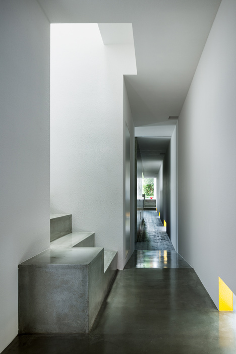 Promenade House by FORM: Kouichi Kimura Arcitects