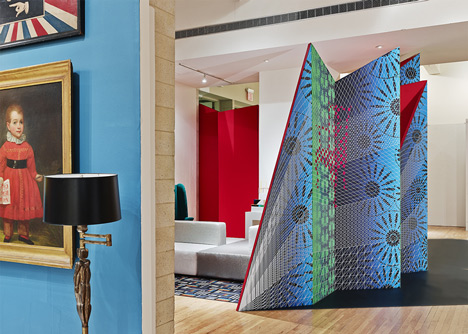 ZIGZAG installation by ISSSStudio