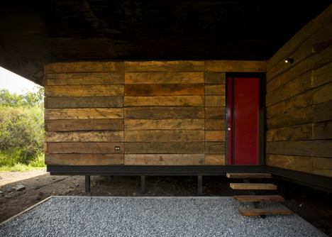 Hijuela El Durazno Caretaker's House by emA