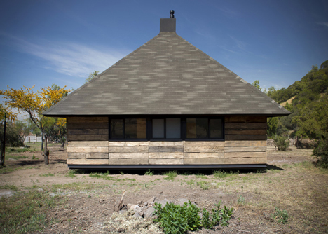 Hijuela El Durazno Caretaker's House by emA