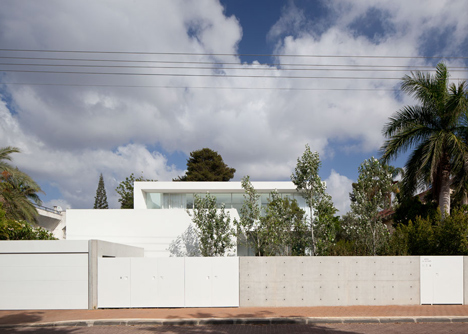 House Between Two Yards by Pitsou Kedem