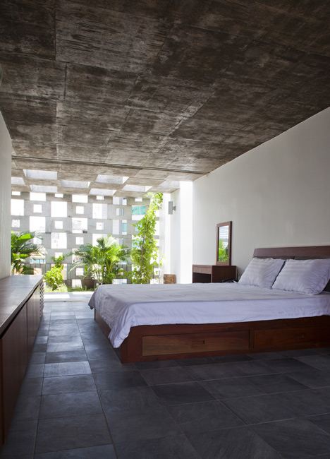 Binh Thanh House by Vo Trong Nghia and Sanuki + Nishizawa