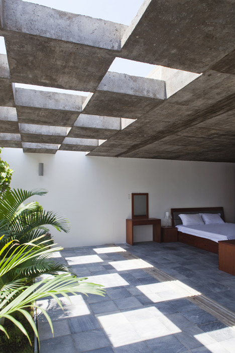 Binh Thanh House by Vo Trong Nghia and Sanuki + Nishizawa