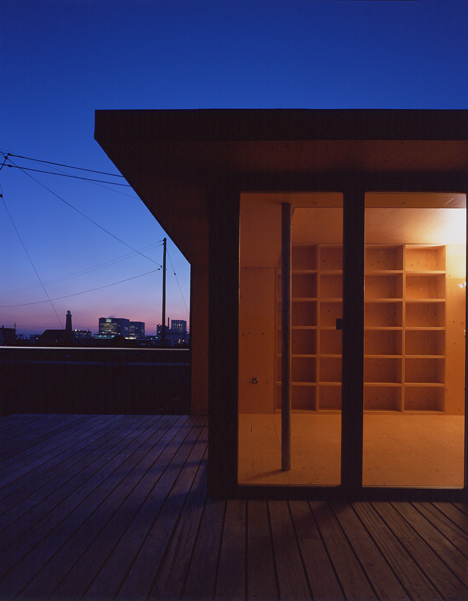 Black Rubber Beach House by Simon Conder Associates